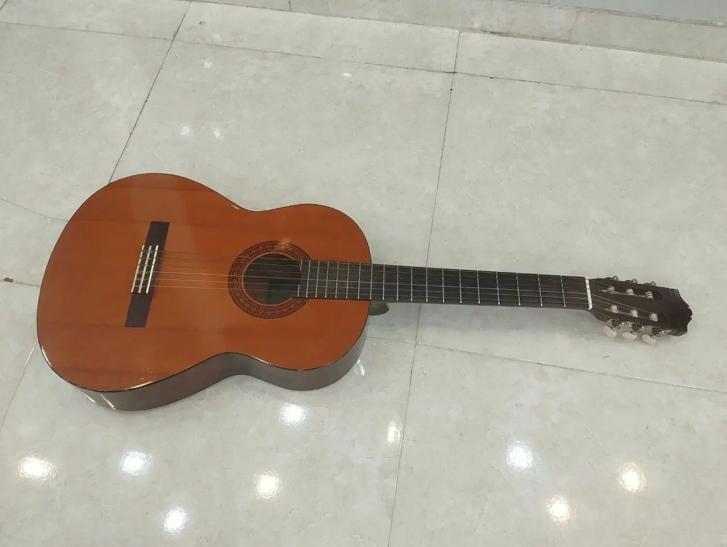 گیتار یاماهای c40 سالم و خوش صدا فروش فوری|گیتار، بیس، امپلیفایر|سنندج, |دیوار