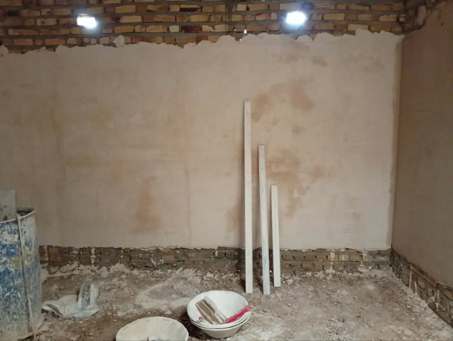 گچ کاری سفید کاری خاک گچکاری لکه گیری|خدمات پیشه و مهارت|تایباد, |دیوار