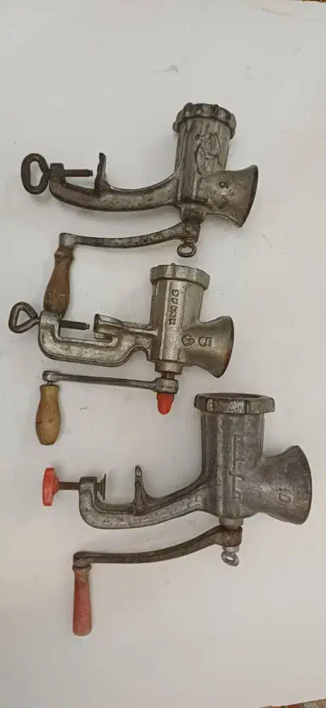 چرخ گوشت قدیمی|کلکسیون اشیاء عتیقه|فولادشهر, مسکن مهر فولادشهر|دیوار