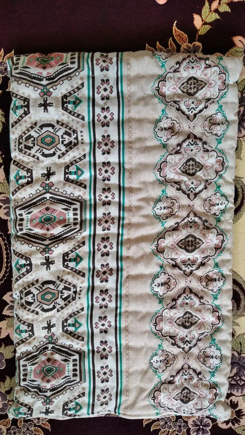 آستر لایه دوزی شده بالش باقیمت مناسب بفروش میرسد|رختخواب، بالش، پتو|میاندوآب, |دیوار