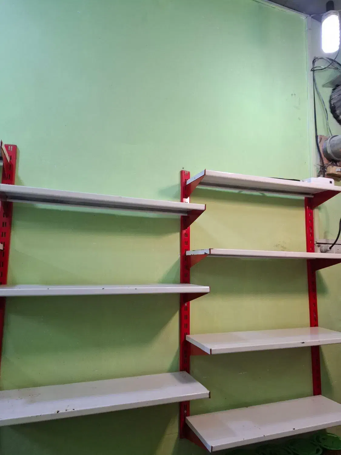 قفسه فروشگاهی سفید قرمز|فروشگاه و مغازه|قائم‌شهر, |دیوار