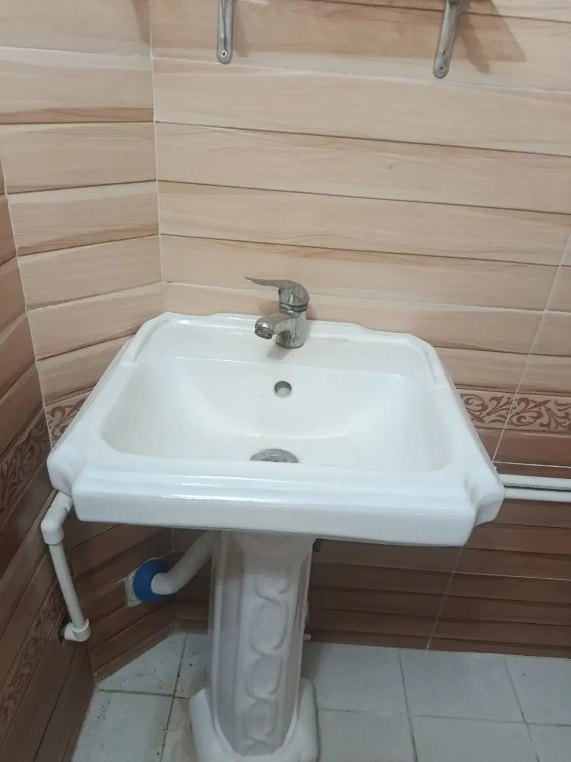 روشویی در حد نو تمیز|لوازم سرویس بهداشتی|بجنورد, |دیوار