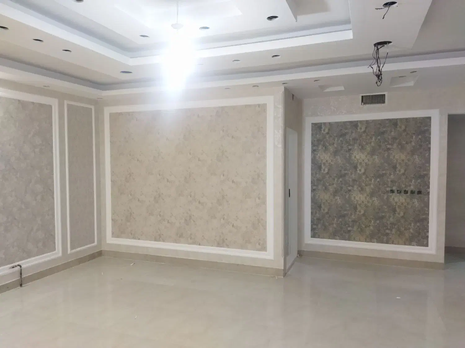 استخدام شاگرد برای نصب کاغذ دیواری و پوستر|استخدام معماری، عمران و ساختمانی|میاندوآب, |دیوار