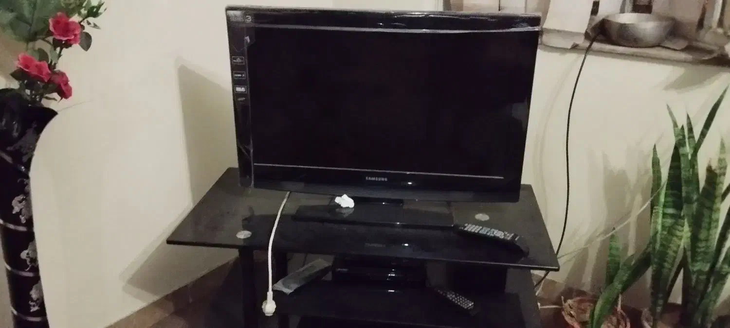 تلویزیون ال سی دی ۳۲اینچ|تلویزیون و پروژکتور|شیراز, نیایش|دیوار