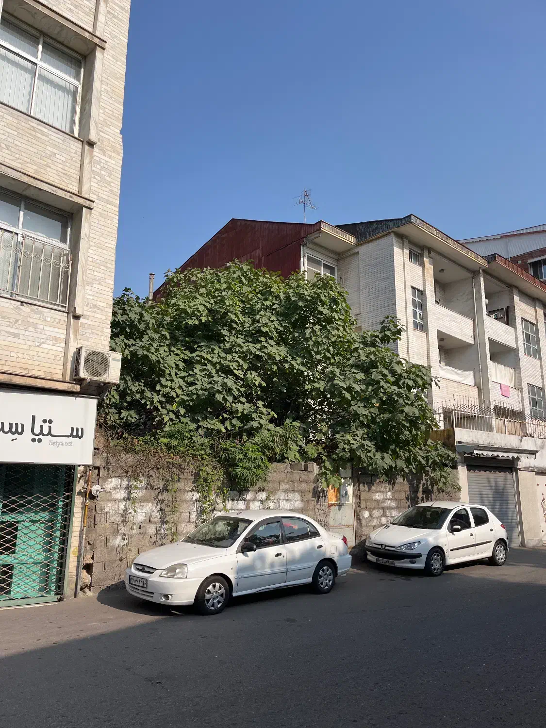 زمین  با موقعیت تجاری و مسکونی لاکانی سبزه میدان|فروش زمین و ملک کلنگی|رشت, چله خانه|دیوار