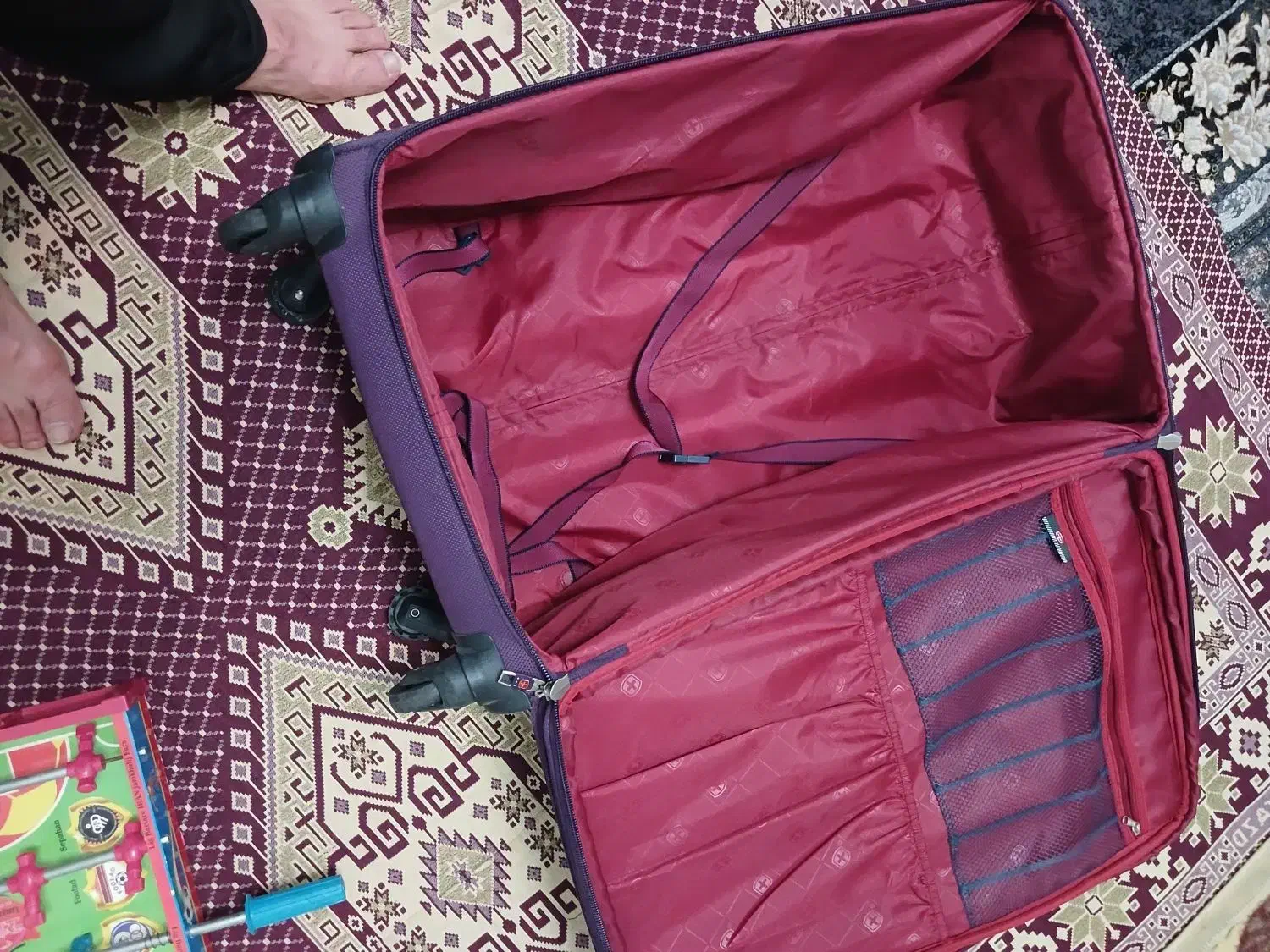 چمدان سایز بزرگ‌|کیف، کفش، کمربند|شیراز, میانرود|دیوار