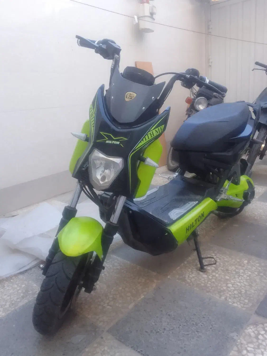 موتوربرقی هیلتون|موتورسیکلت|گنبد کاووس, |دیوار