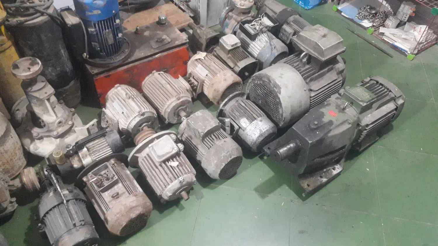 تعدادی الکتروموتوروگیربکس|ماشین‌آلات صنعتی|آشتیان, |دیوار