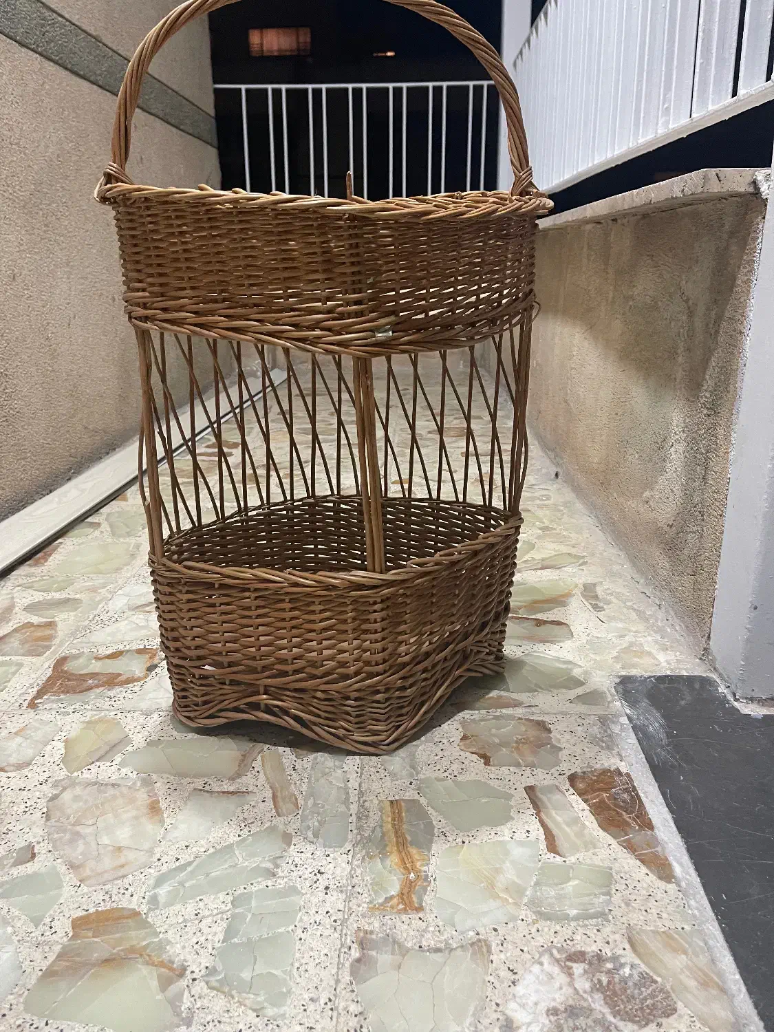 سبد حصیری|صنایع دستی و سایر لوازم تزئینی|شیراز, عفیف‌آباد|دیوار