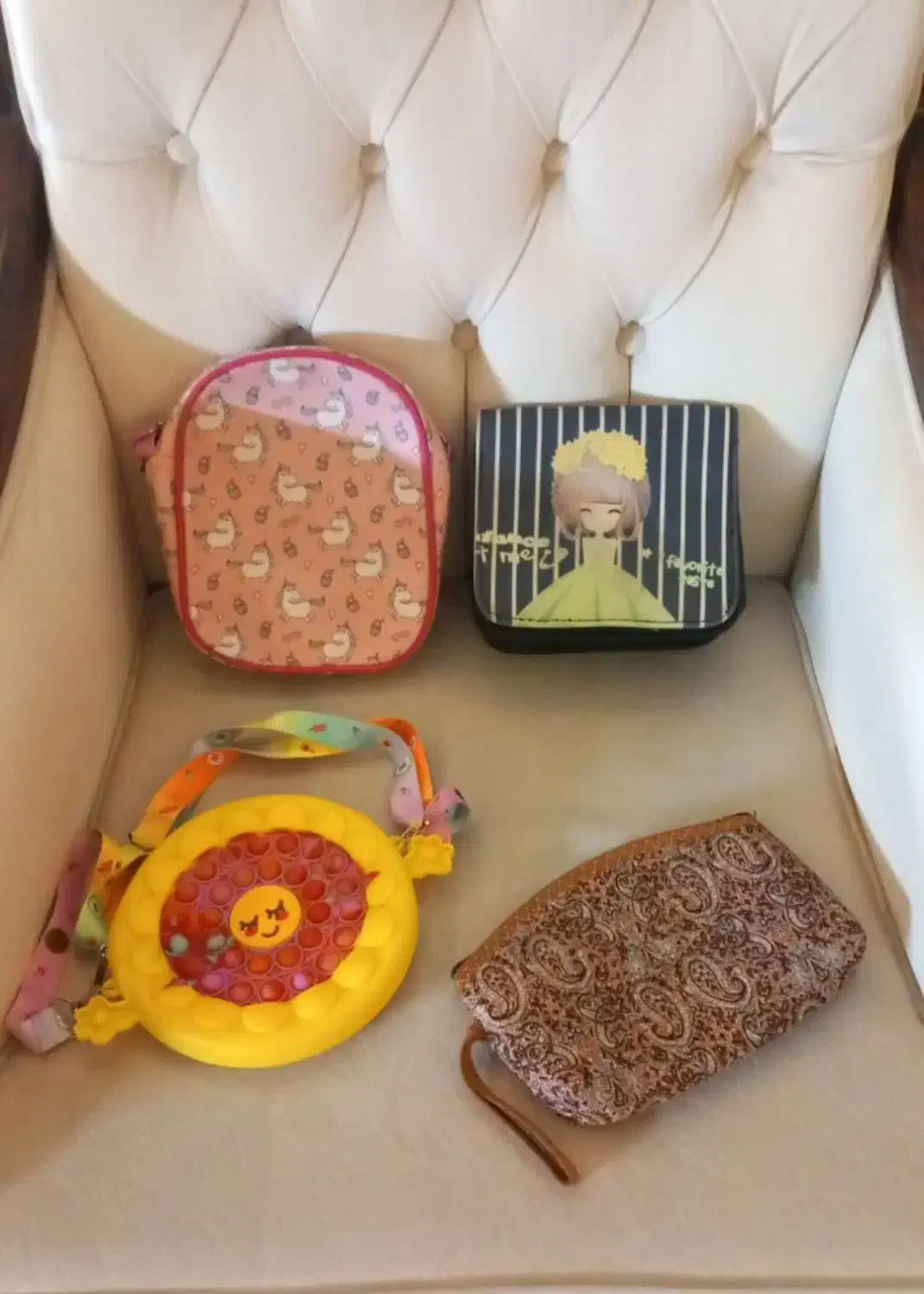 تعدادی کیف دخترانه|کفش و لباس بچه|پردیس, فاز ۱|دیوار