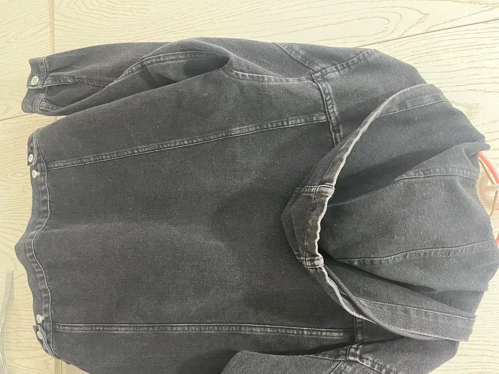 کت لی|لباس|نیشابور, شهرک قدس|دیوار