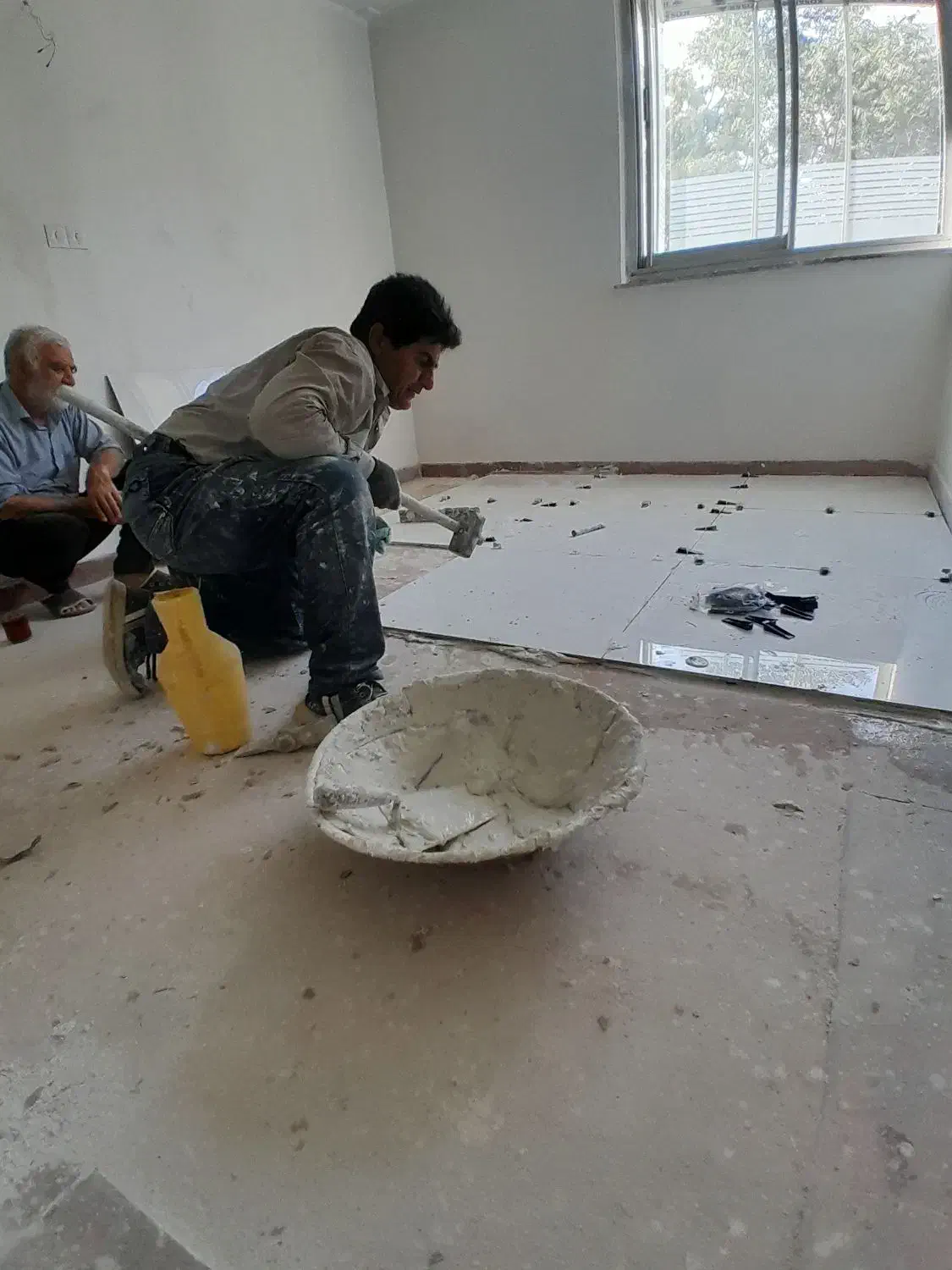 کاشی کار کاشیکاربا چسب سرامیک کار تخریب کنده کارسو|خدمات پیشه و مهارت|تبریز, |دیوار