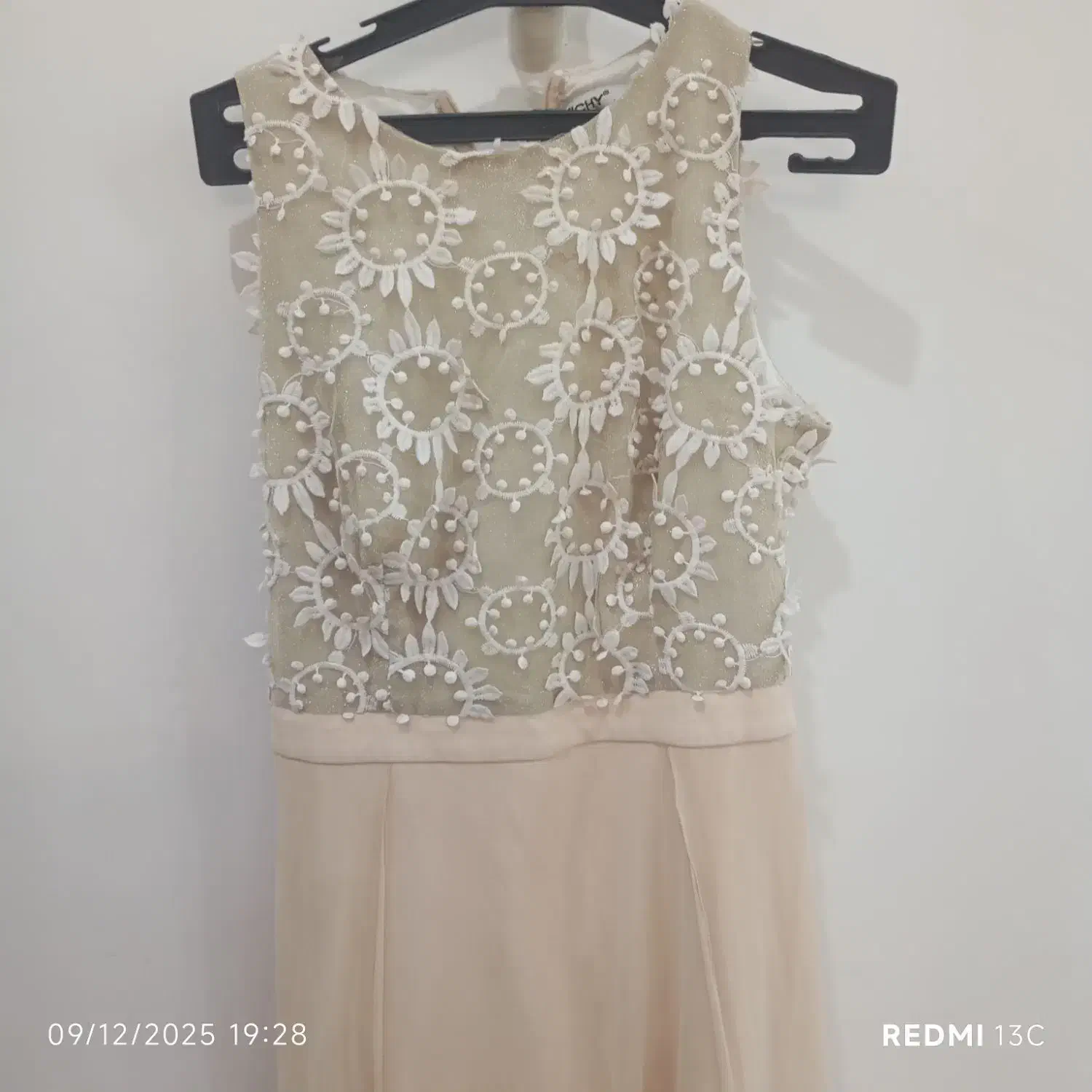 لباس مجلسی|لباس|فردیس, فرامرزیه|دیوار