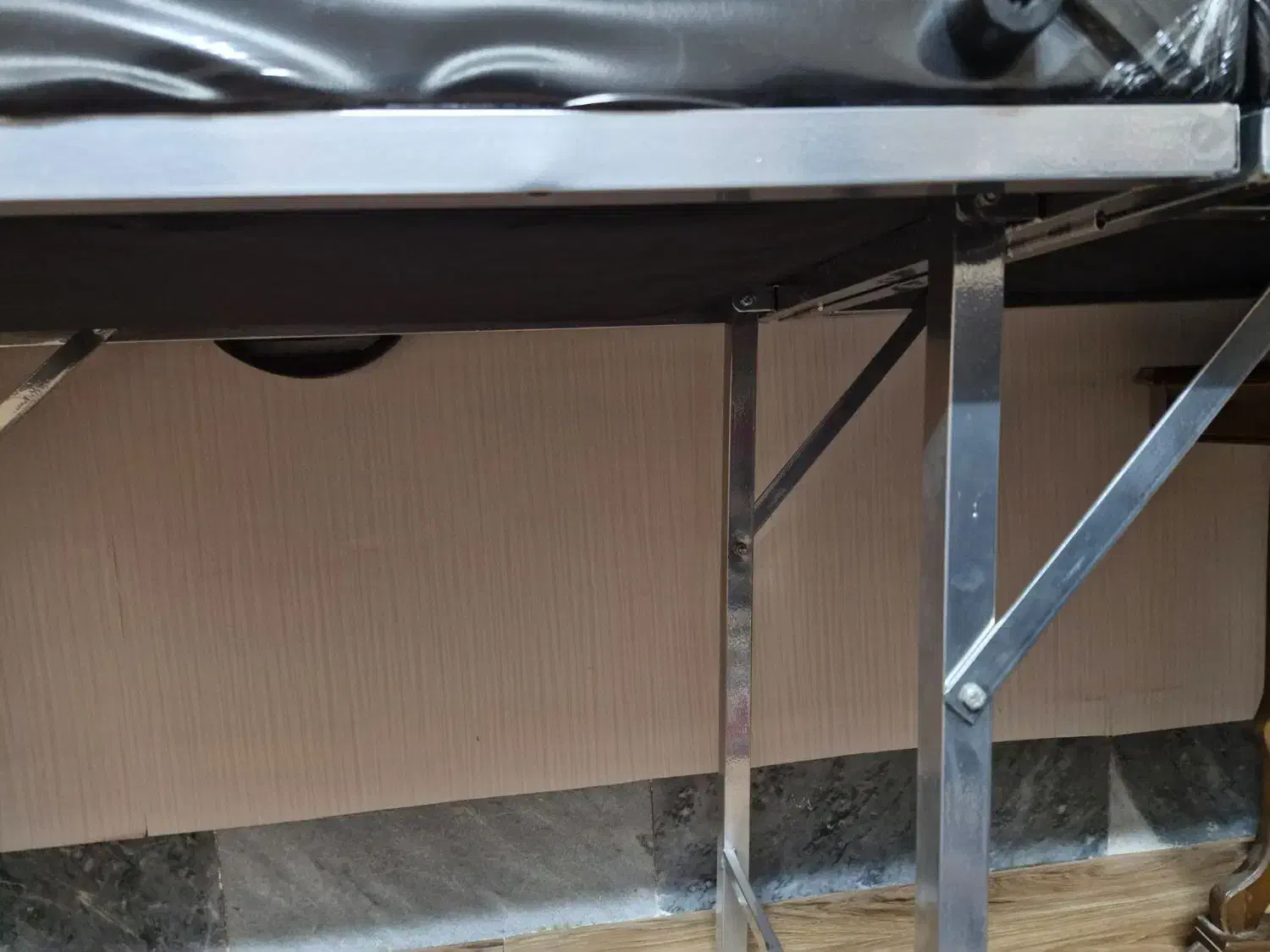 تخت چرم تاشو مدل چمدانی|آرایشگاه و سالن‌های زیبایی|قم, حاج زینل|دیوار