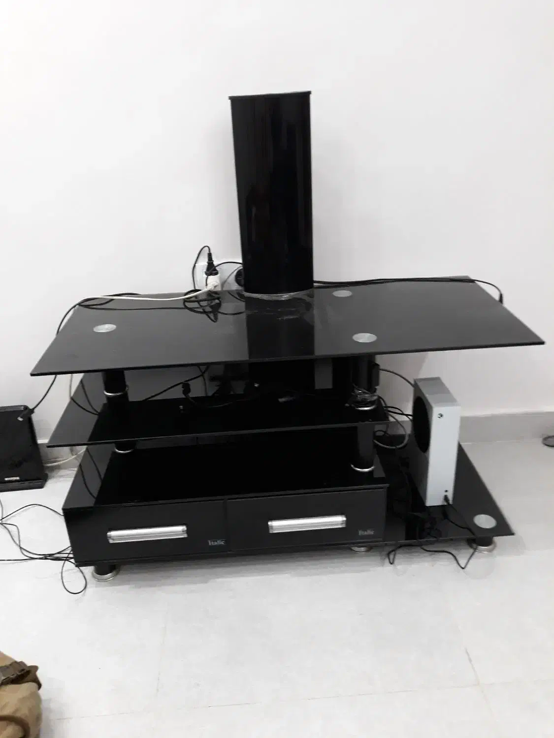 میز تلویزیون شیشه ای|میز تلویزیون|رشت, استقامت ۱|دیوار