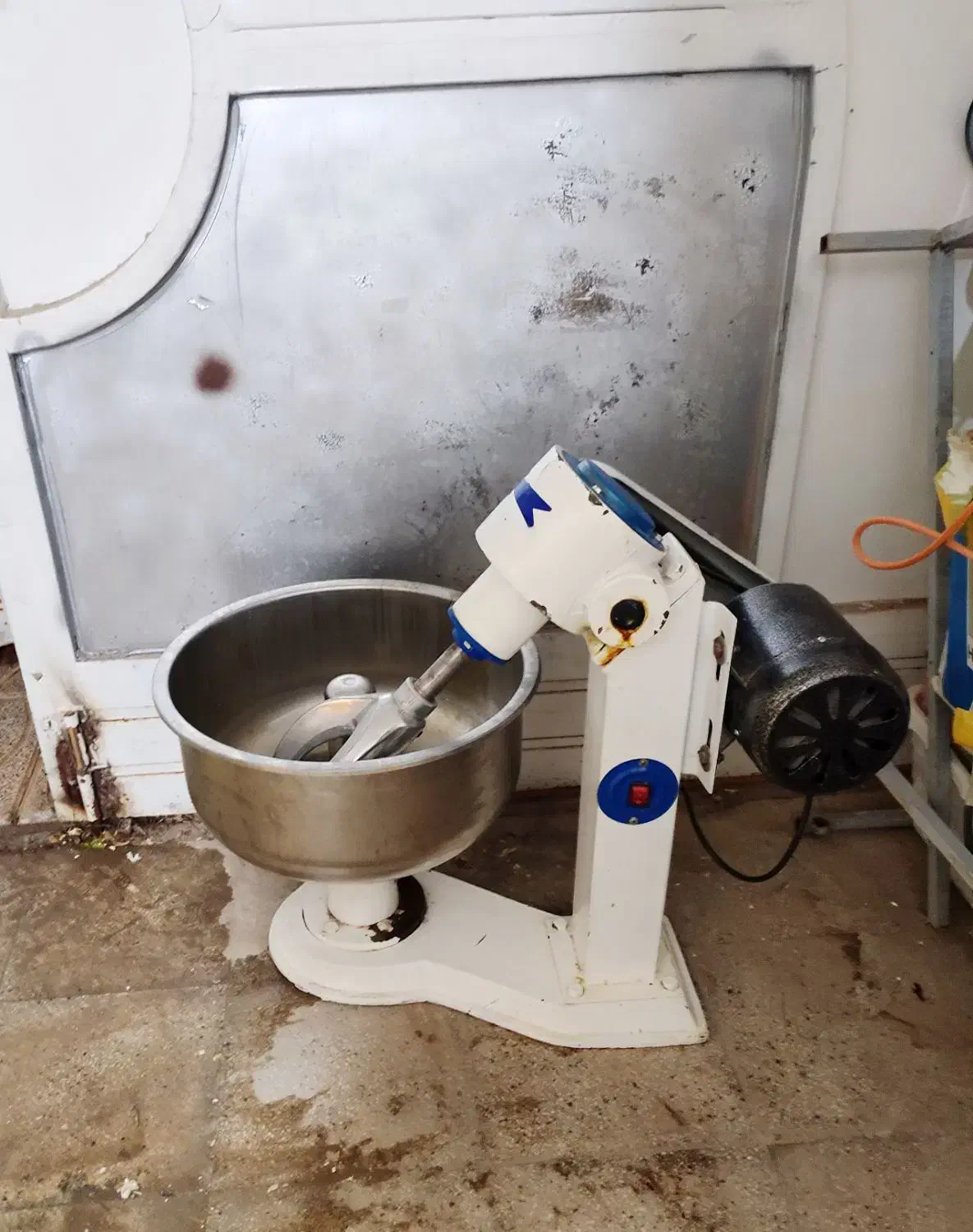 خمیرگیر ۱۵ کیلویی|کافی‌شاپ و رستوران|صدرا-فارس, فاز ۱|دیوار