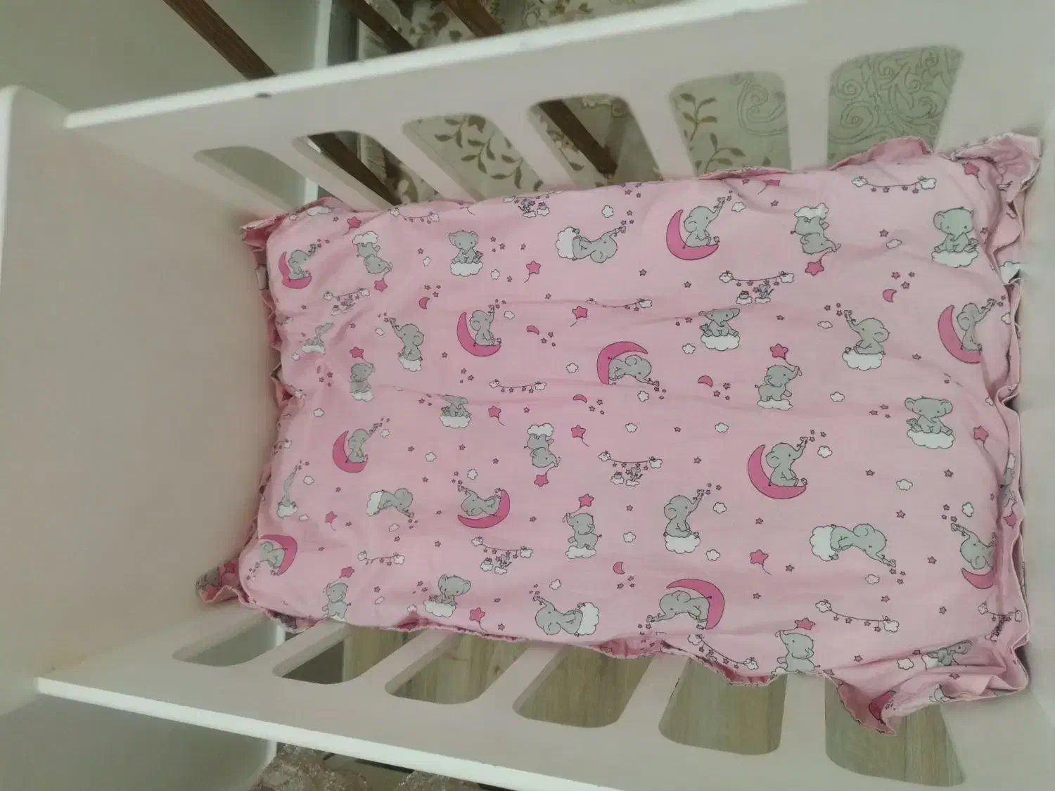 تخت کنار مادر و گهواره کودک|تخت و سرویس خواب|نیشابور, گمنام غربی|دیوار