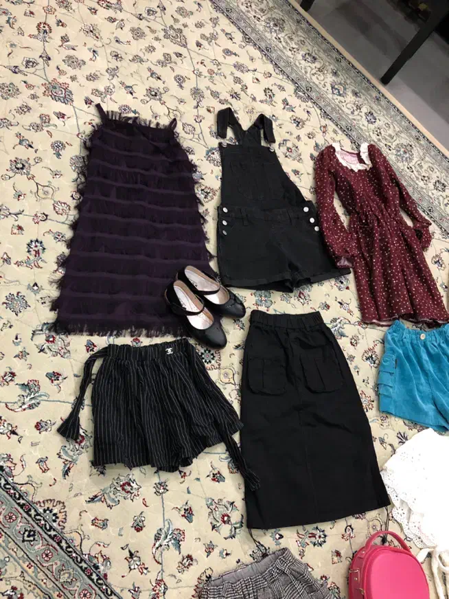 تعدادی لباس دخترانه حدود ۹سال|کفش و لباس بچه|شیراز, شهرک گلدشت محمدی|دیوار