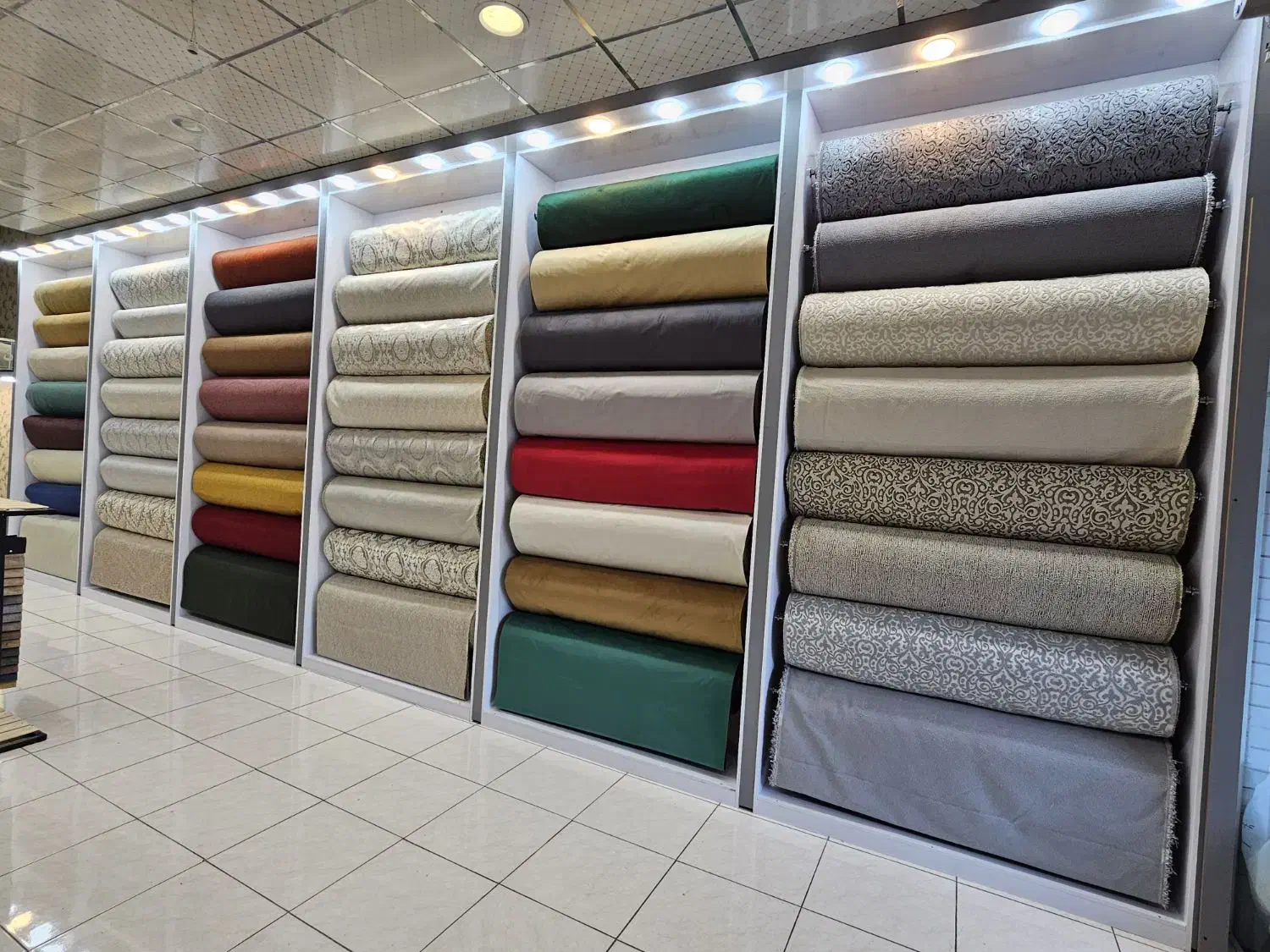 پارچه مبلی راحتی وسلطنتی|مبلمان خانگی و میز عسلی|قزوین, |دیوار