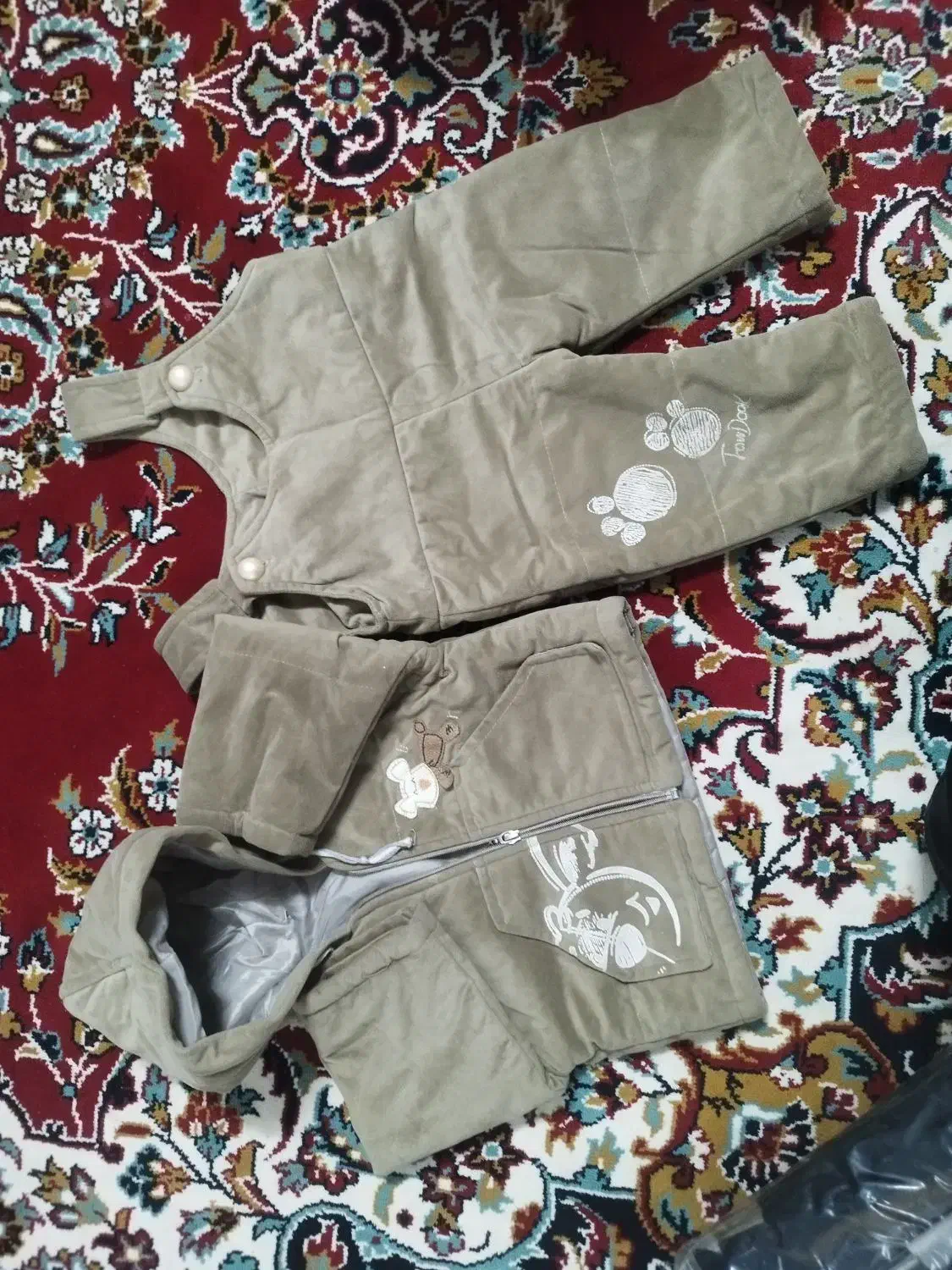 تمیز و مرتب|لباس|سبزوار, هویزه|دیوار