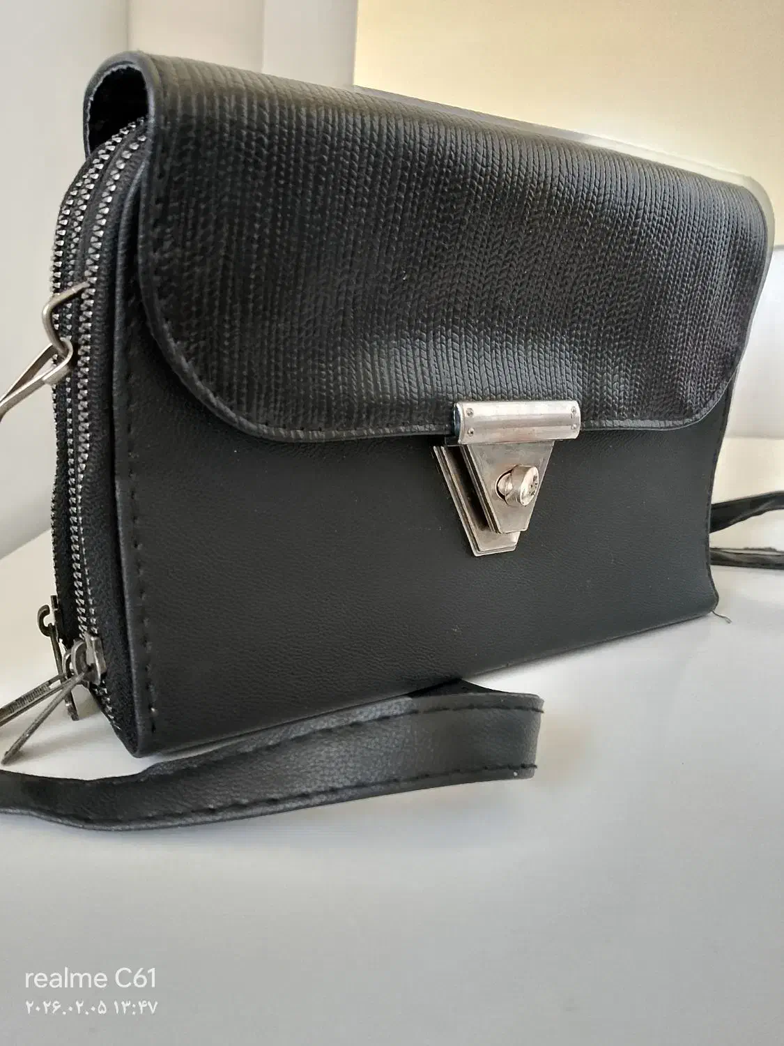 کیف|کیف، کفش، کمربند|باسمنج, |دیوار