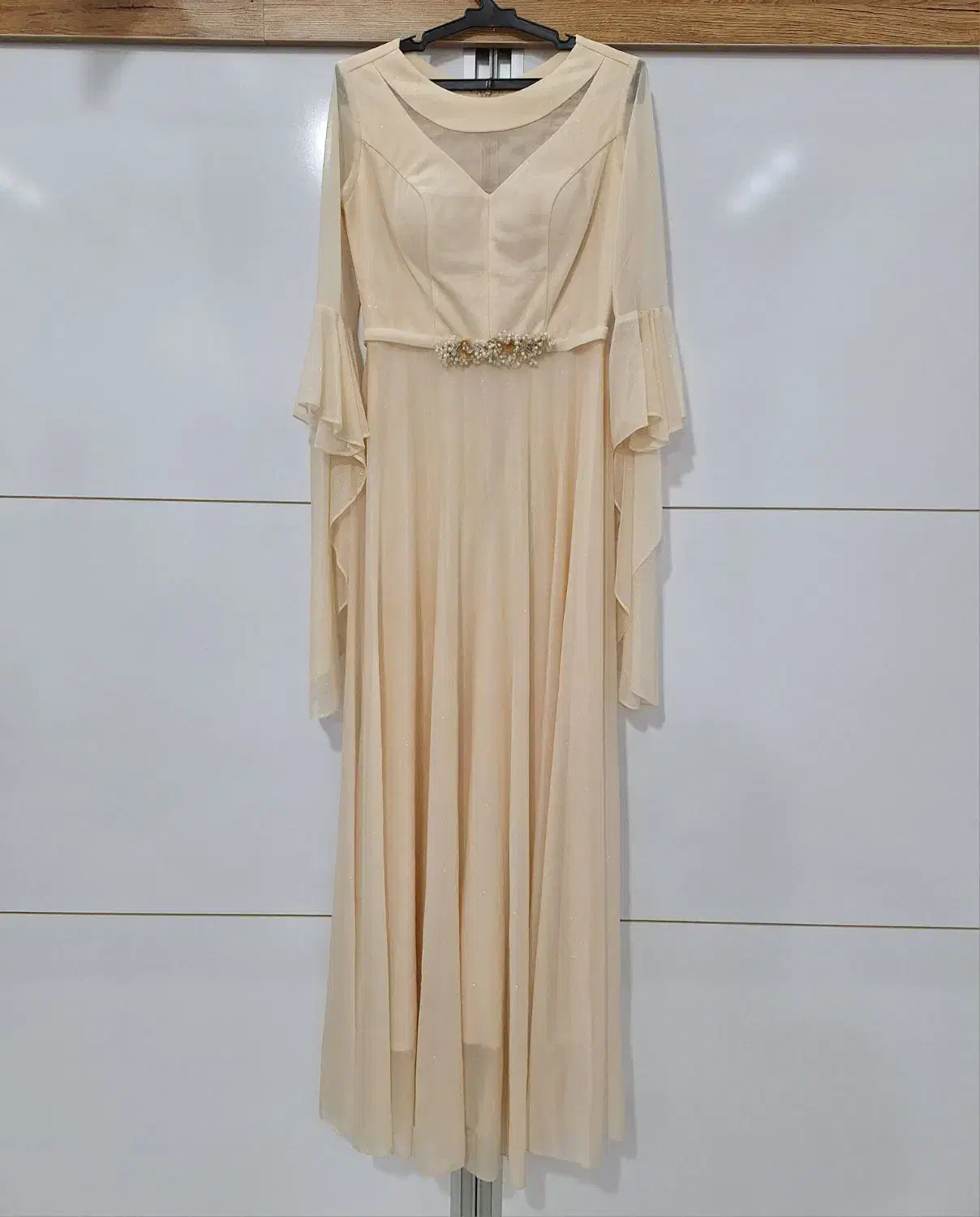 لباس مجلسی|لباس|اسفرورین, |دیوار