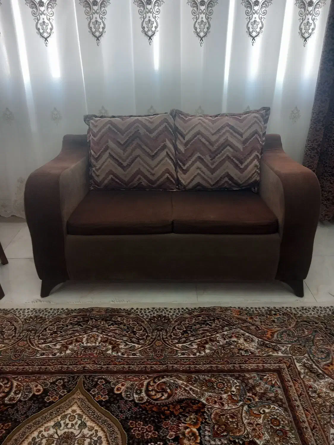 مبل راحتی همراه میز جلو مبلی|مبلمان خانگی و میز عسلی|محمدیه-قزوین, |دیوار