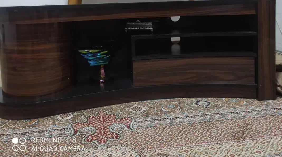 میز تلویزیون|میز تلویزیون|صدرا-فارس, فاز ۱|دیوار