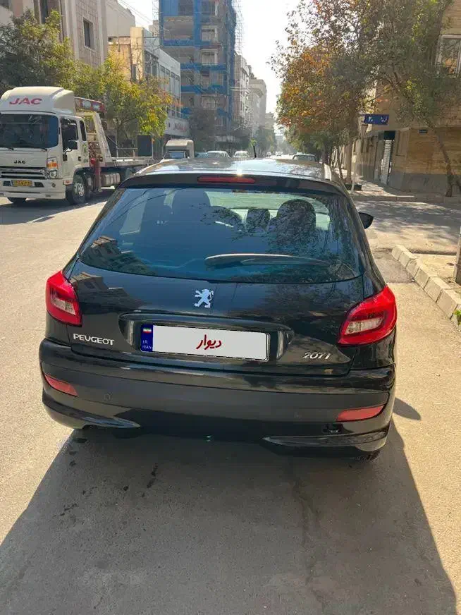 پژو ۲۰۷ مدل ۱۳۹۶ دنده مشکی|خودرو سواری و وانت|مشهد, راهنمایی|دیوار