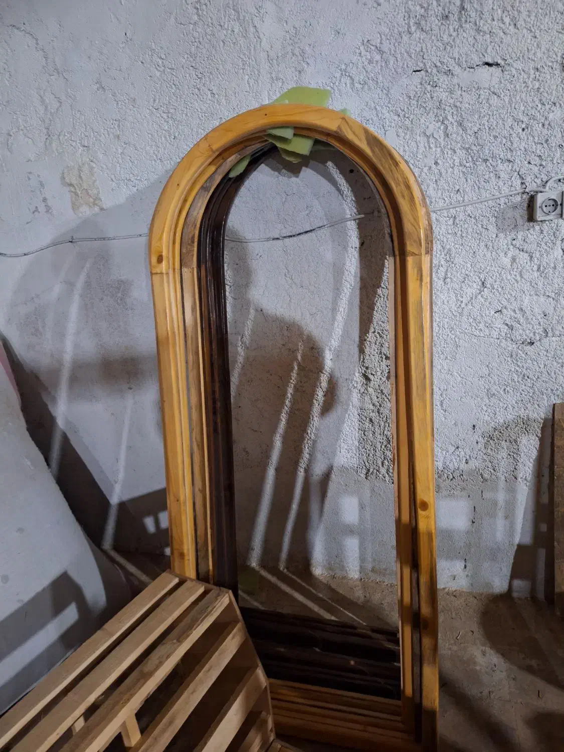 نجار برای تولید قاب آینه نیازمندیم|استخدام صنعتی، فنی، مهندسی|چهاردانگه (تهران), |دیوار