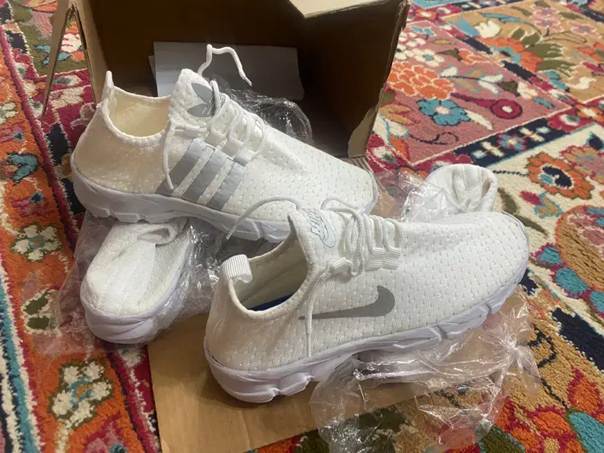 دو جفت کفش سفید اسپرت سایز ۴۱فقط ۵۰۰هزار تومن|کیف، کفش، کمربند|تربت جام, بیست متری منبع آب|دیوار