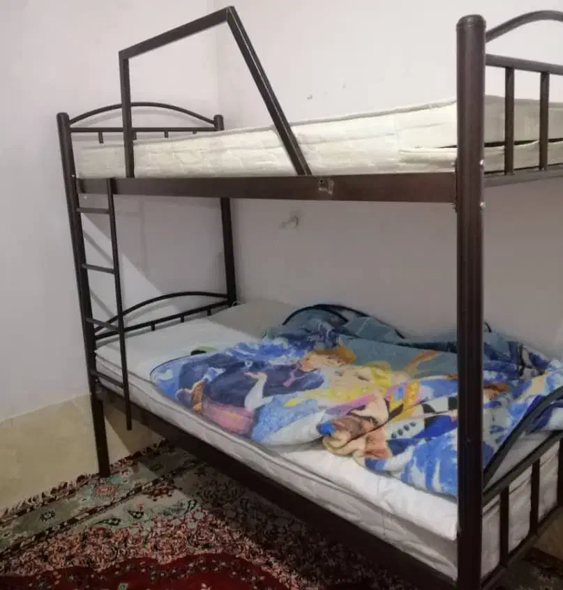 تخت دو نفره و دوطبقه|تخت و سرویس خواب|شیراز, نیستان|دیوار