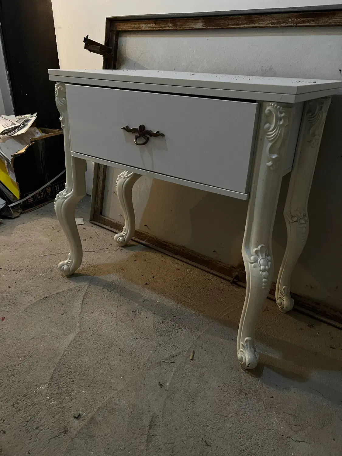 صندلی طرح برقی و کنسول نو نو|آرایشگاه و سالنهای زیبایی|رشت, دیلمان|دیوار