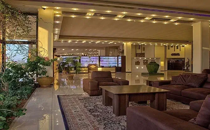 استخدام پذیرشگر آقا در هتل|استخدام اداری و مدیریت|کاشان, فین کوچک|دیوار