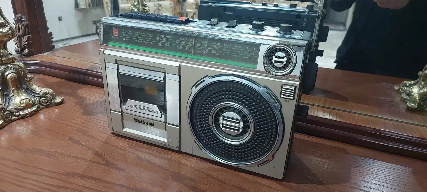 رادیو قدیمی|کلکسیون اشیاء عتیقه|نهاوند, |دیوار