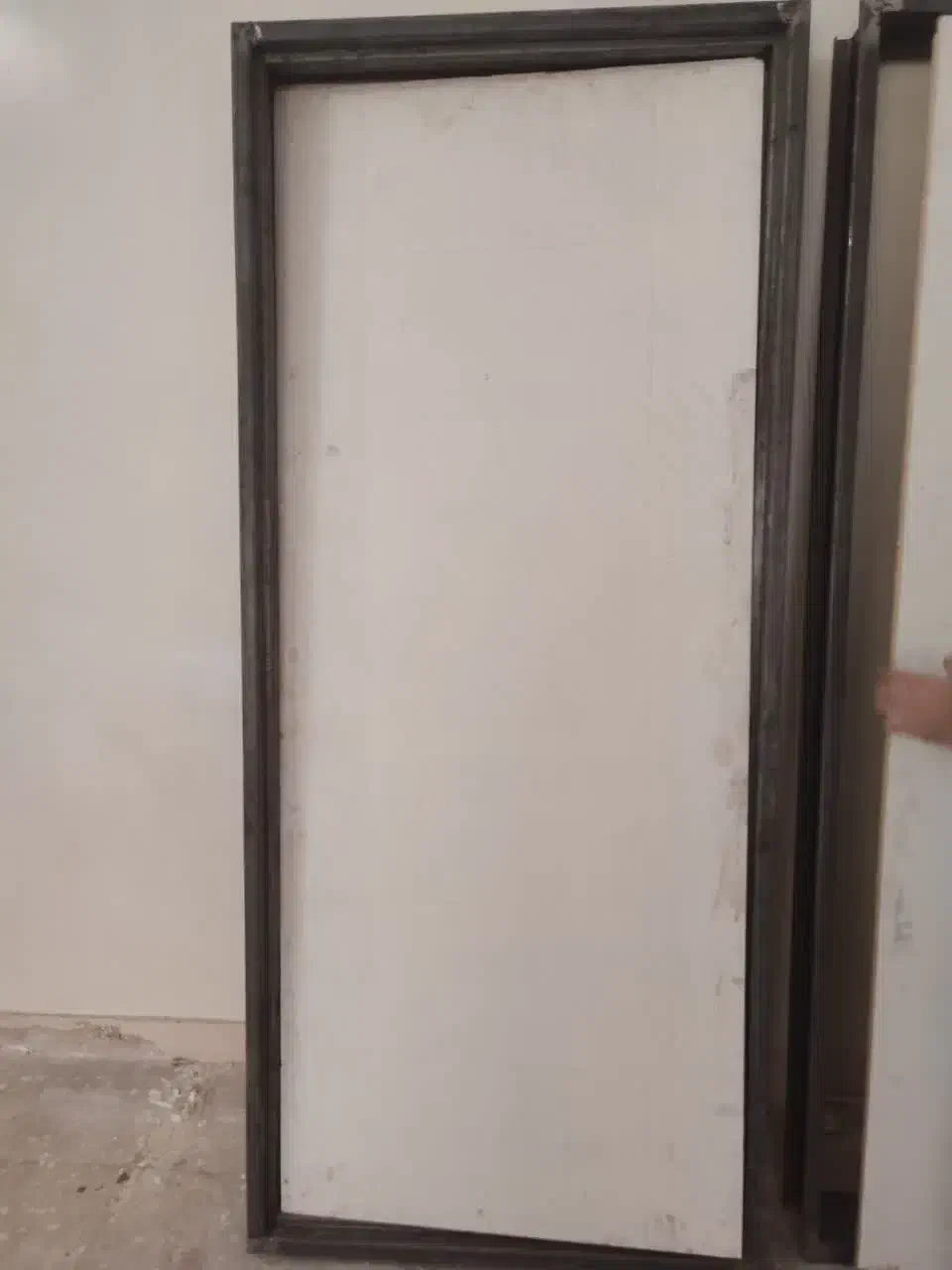 درب چوبی با کف پهن نو|مصالح و تجهیزات ساختمان|قم, باغ شازده|دیوار