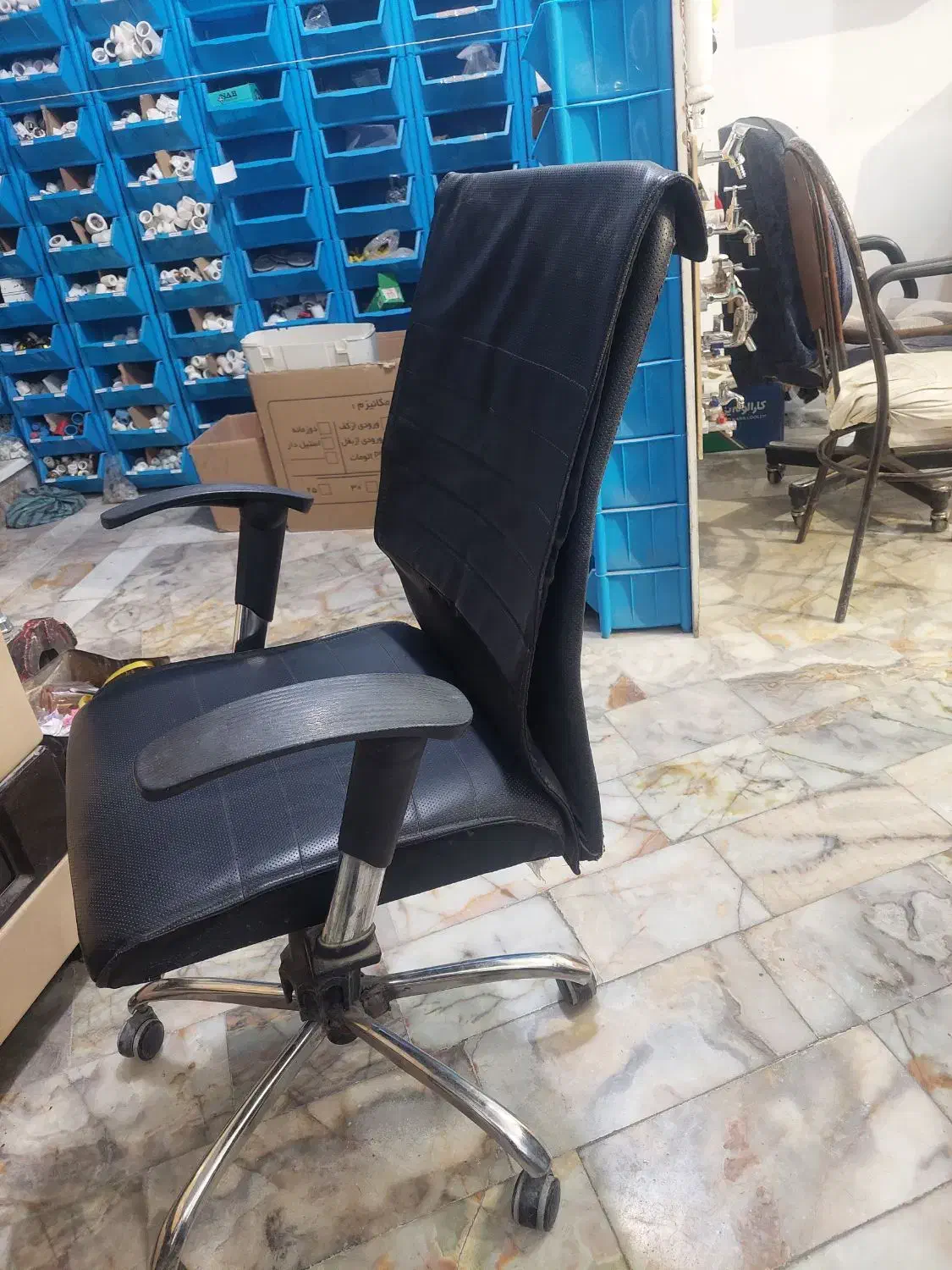 صندلی گردان|دفتر کار|یزد, |دیوار