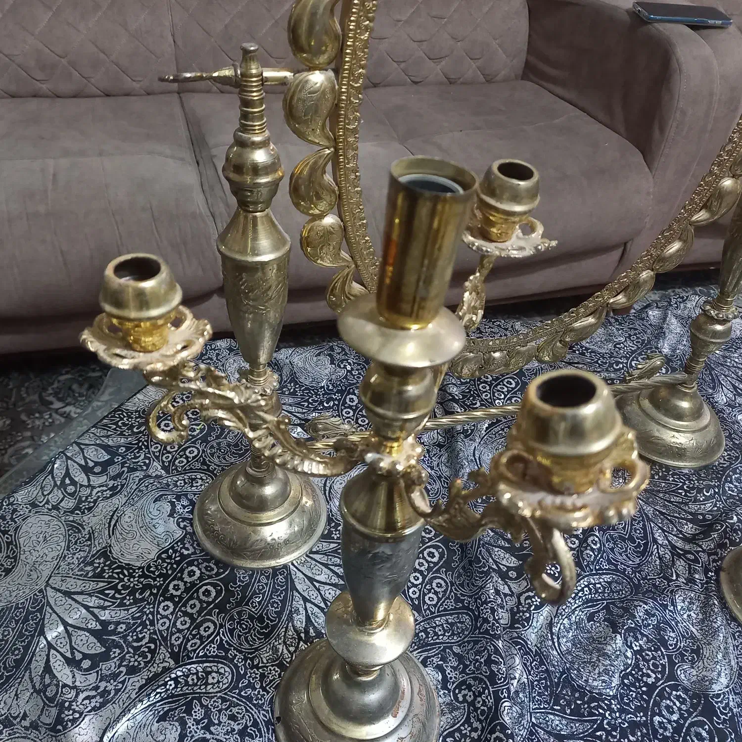 ائینه شمعدان جنس نصف برنج نصف اهن|آینه|قم, سراجه (۱۵ خرداد)|دیوار