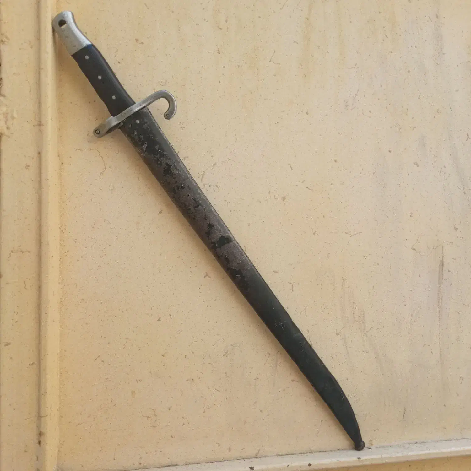 شمشیر کهنه قدمت دار|کلکسیون اشیاء عتیقه|اصفهان, شاهد|دیوار