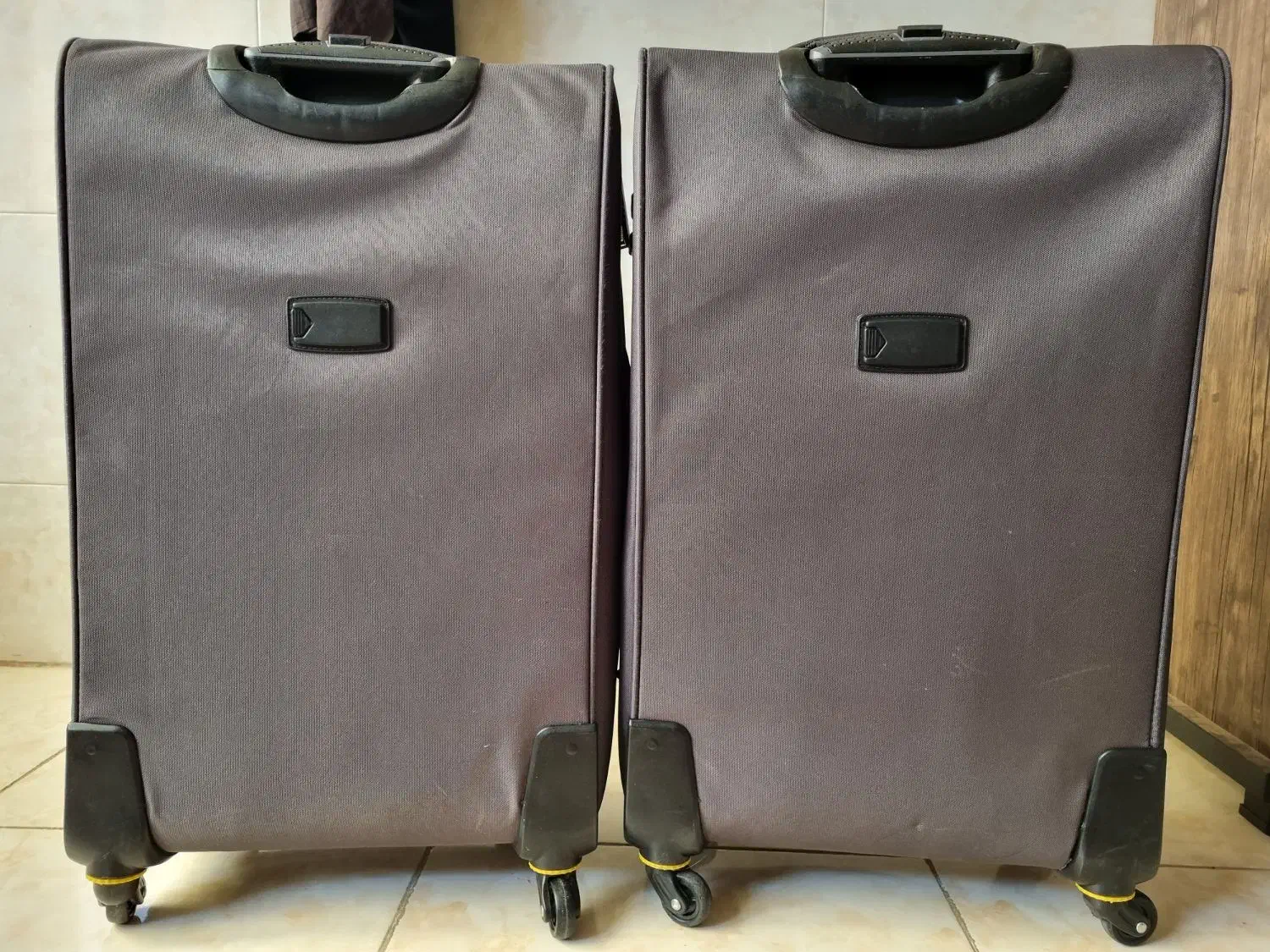 چمدان مسافرتی بزرگ|کیف، کفش، کمربند|اسلام‌شهر, شهرک مفیدی|دیوار