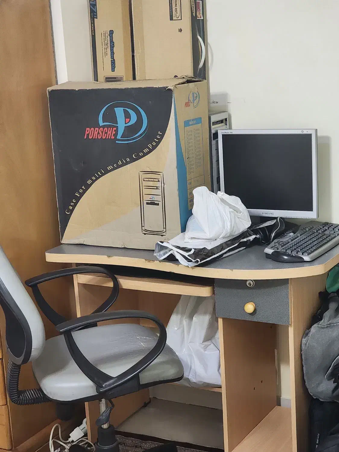 مانیتور و کیس و کیبورد و میز کامپیوتر و صندلی|رایانه رومیزی|تهران, خواجه نظام الملک|دیوار