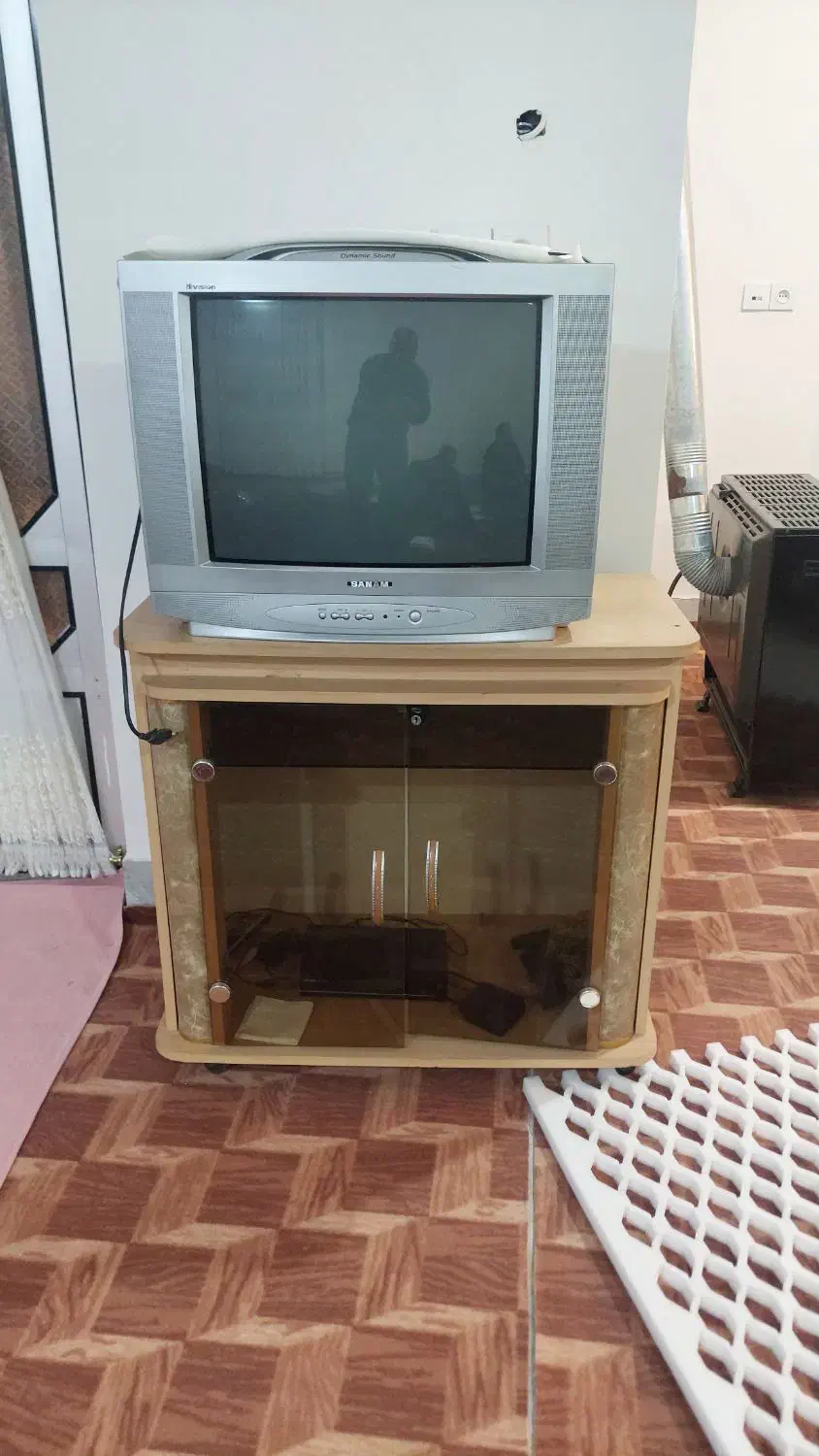 تلویزیون ومیز|تلویزیون و پروژکتور|گرگان, |دیوار