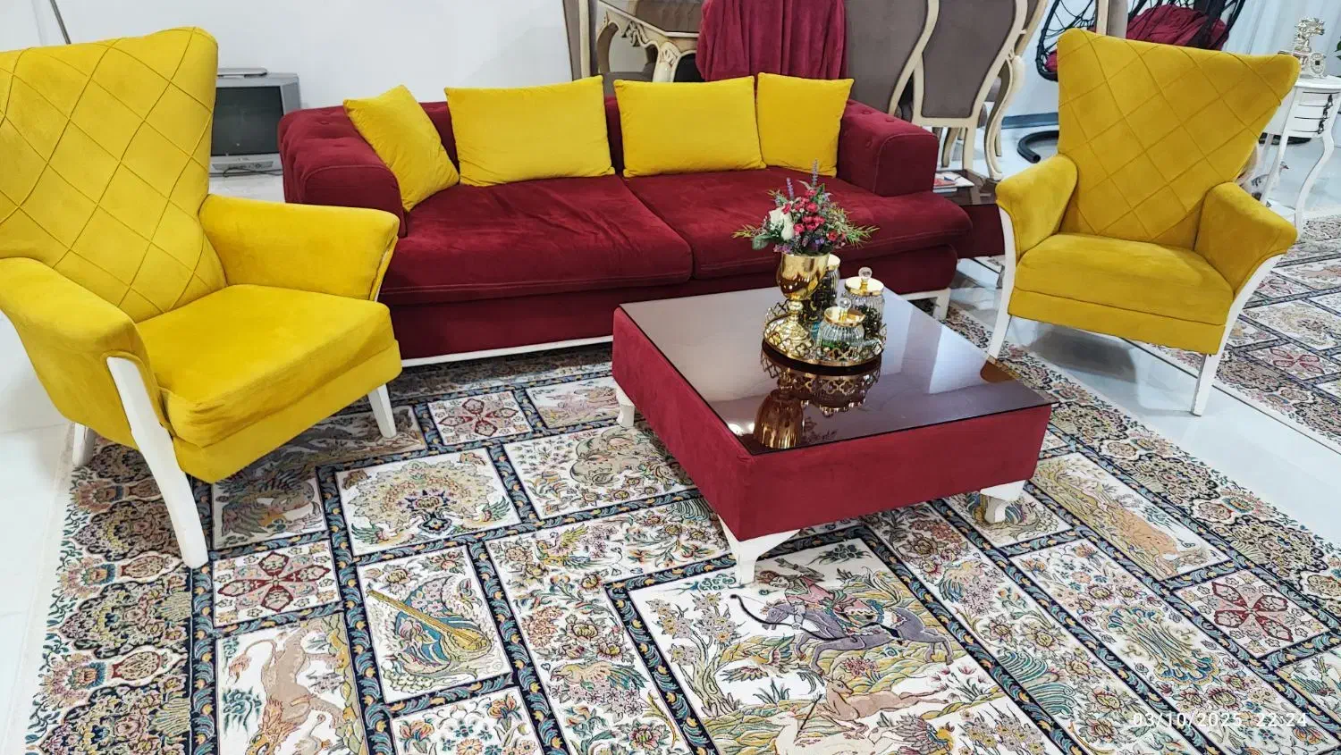 یک دست مبل راحتی نو نو با میز کوجک ومیز بزرگ وسط|مبلمان خانگی و میز عسلی|سیرجان, |دیوار