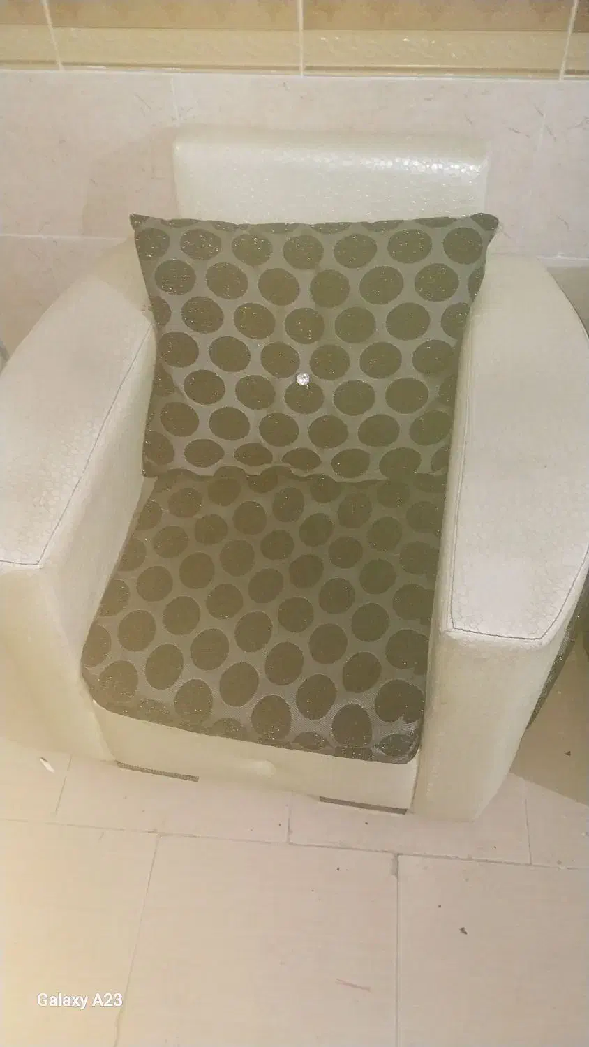 مبل هفت  نفره چرم سالم سالم ‌‌قیمت ۵ملیون تومن|مبلمان خانگی و میز عسلی|یزد, |دیوار