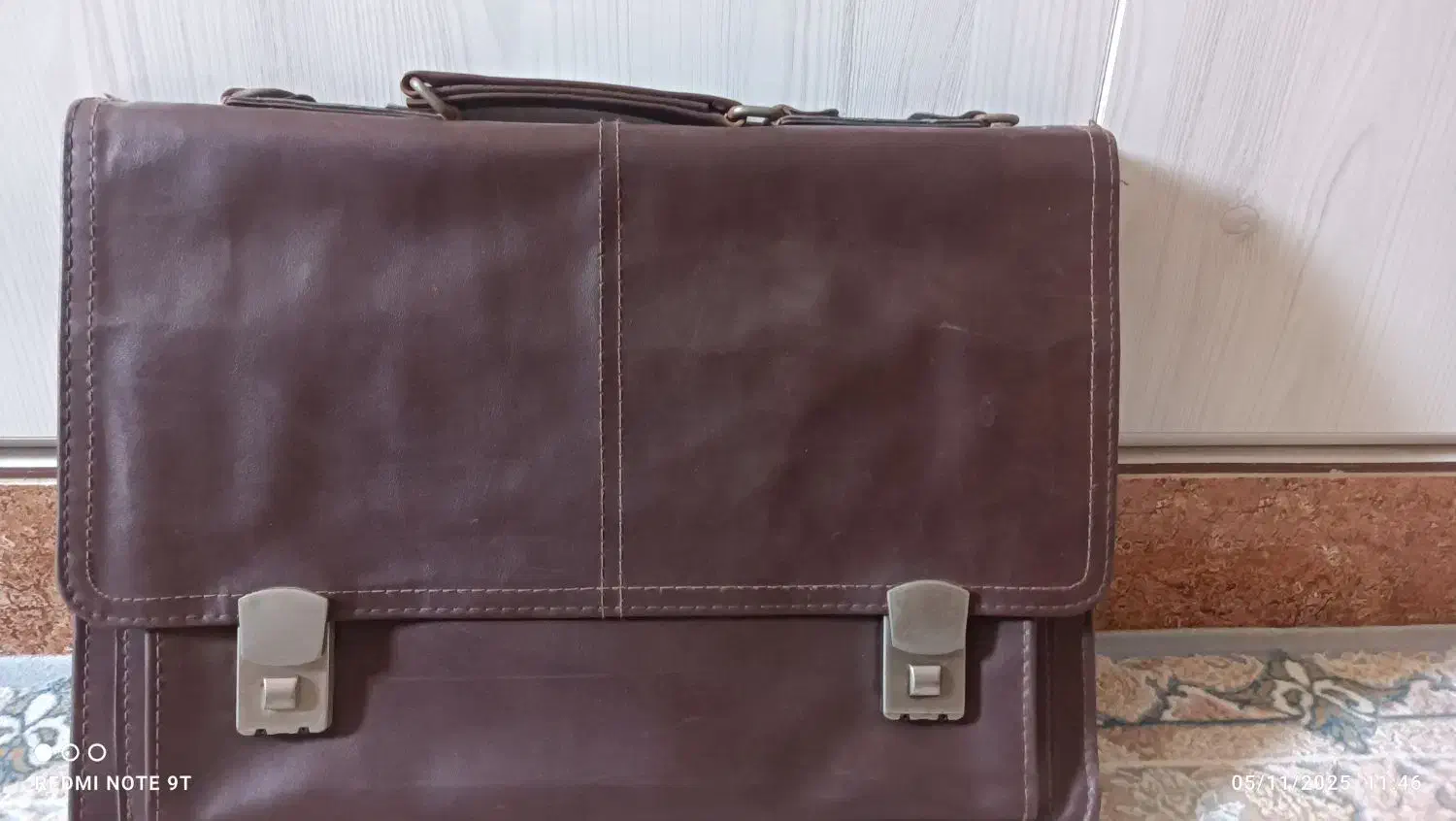 کیف|کیف، کفش، کمربند|مسجد سلیمان, |دیوار