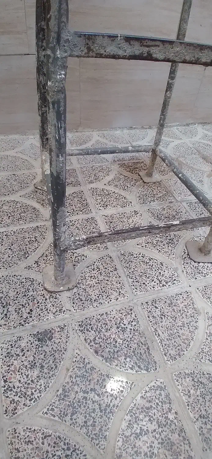 چهار پایه سالم|صندلی و نیمکت|قدس, شهرقدس|دیوار