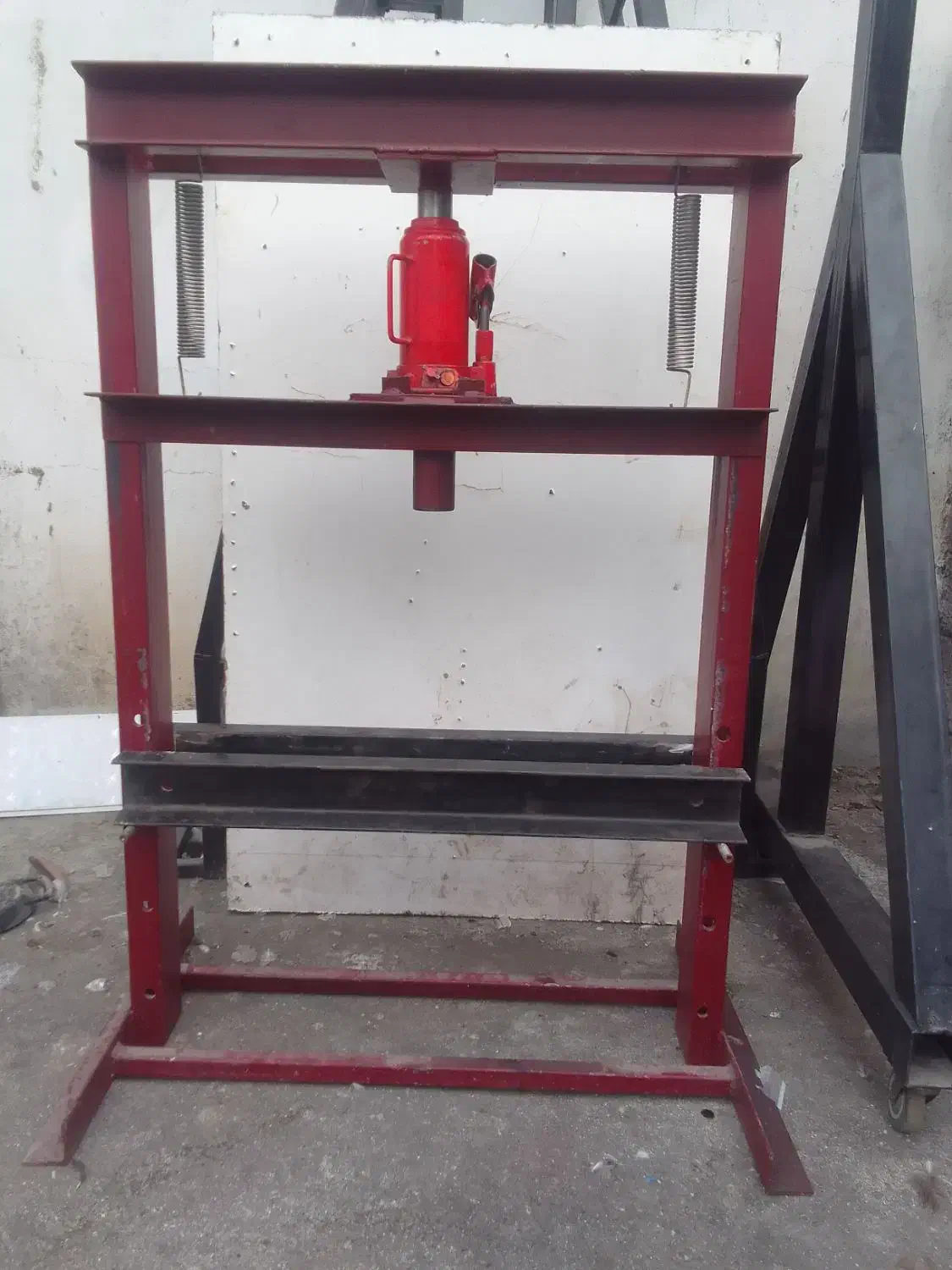 پرس دستی،میز کار و خرک|ابزارآلات|بندر انزلی, نیمه شعبان|دیوار