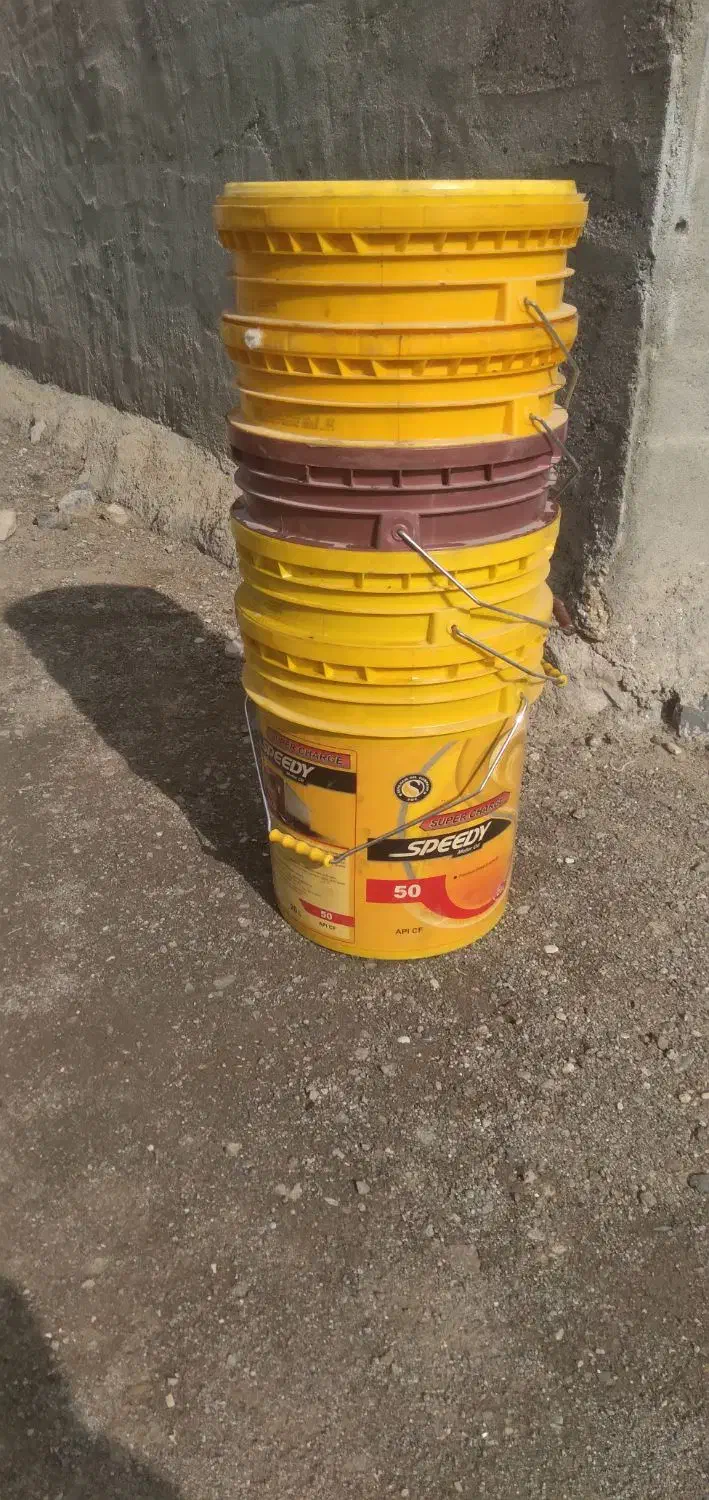 سطل روغن|ظروف نگهدارنده، پلاستیکی، یک‌بارمصرف|صحنه, |دیوار