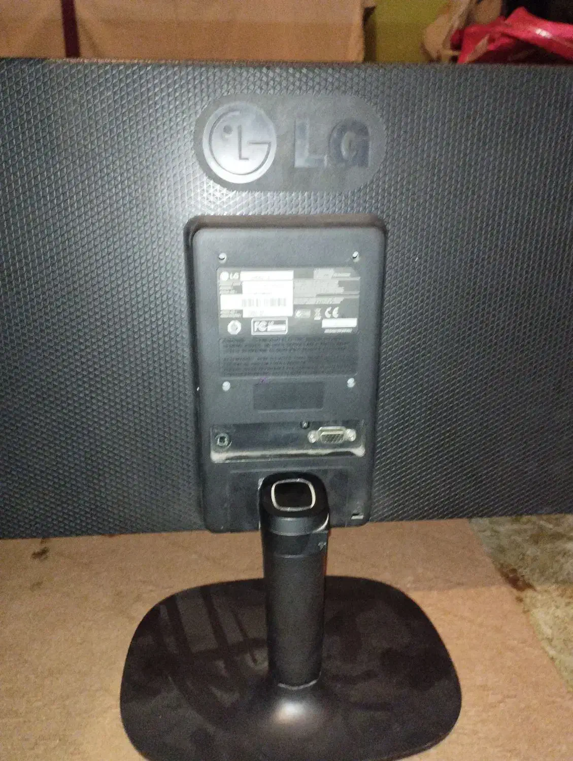 کامپیوتر|رایانه رومیزی|شبانکاره, |دیوار