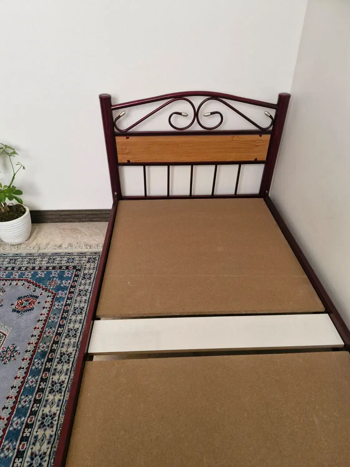 تخت یکنفره فرفوژه زرشکی|تخت و سرویس خواب|تهران, جنت‌آباد جنوبی|دیوار